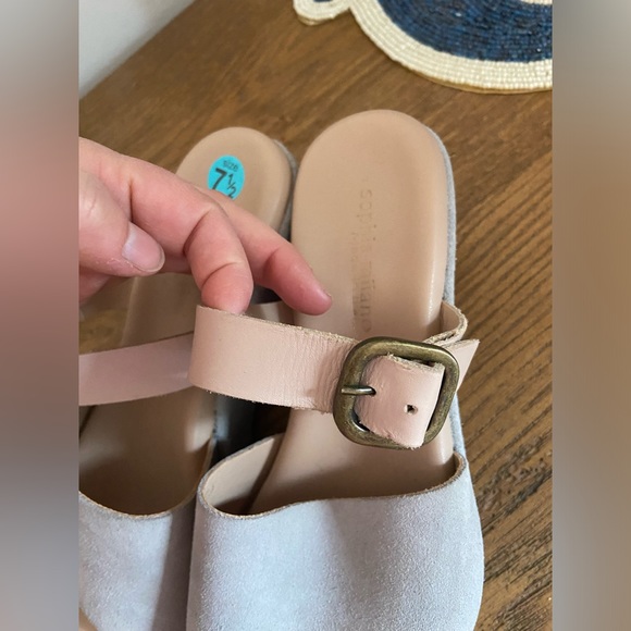 Sophia Milano size 7.5 light grey suede sandal - Picture 7 of 9